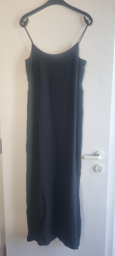 Schwarzes seidenkleid - schwarzes,